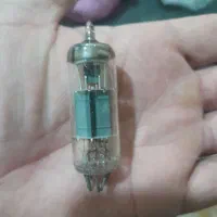 دوعدد لامپ تلوزیون  قدیمی و برد حدود ۵۰ سال پیش|کلکسیون اشیاء عتیقه|رباطکریم, رباطکریم|دیوار