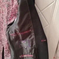 دوتا کت مردانه|لباس|ری, شهید غیوری (ابن باویه)|دیوار