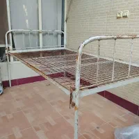 تخت آهنی