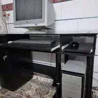 کامپیوتر و میز کامپیوتر