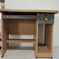 میز تحریر تقریبا نو
