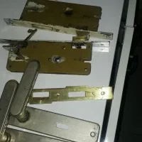 قفل و دستگیره درب  سالم با کلید
