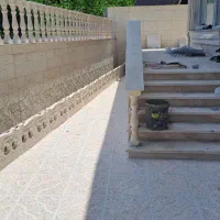 به یک کارگر ساده یا ماهر جهت کار کاشی کاری و نما