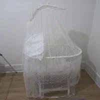 گهواره کنار مادر