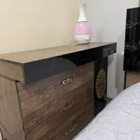 تخت خواب دو نفره و میز آرایش|تخت و سرویس خواب|اصفهان, شفق|دیوار