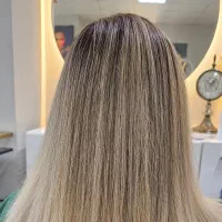 پذیرش مدل رنگ مو