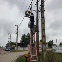 نیرو فنی آشنا به برق