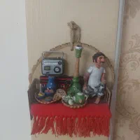 مجسمه چوبی و برنجی و چراغ خواب