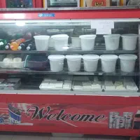 یخچال ویترینی  تمیز درحال کار سرمایه‌ی عالی