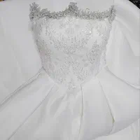 کتاب یک عدد لباس عروس ملکه ای