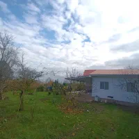 ویلای-دنج-متراژ1300متر-حیاط-دلباز-پراز-درختان-میوه