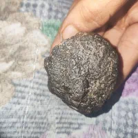 سنگ مشکوک به شهاب سنگ|کلکسیون اشیاء عتیقه|ساوه, |دیوار