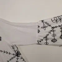 مانتو سفید گلدوزی شده|لباس|نیشابور, گنبد سبز|دیوار