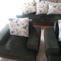 مبل ۵ نفره مخمل زیتونی چوب گردو بسیار تمیز