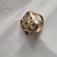 طلا ۱۰۰ بالای تابلو