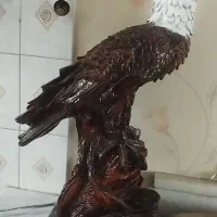 مجسمه عقاب