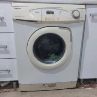 یکسری لوازم دست دوم فروشی