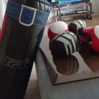 کیسه بوکس با دستکش