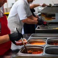 جذب فوری نیروی کمک آشپز آقا (ایرانی پز)