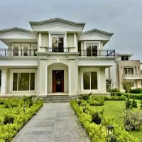 شهرک هکتاری زیبا/بنا ۳۰۰متری ۳خواب/مدارک کامل