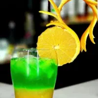 به یک باریستا آقا یا خانم و ویتر نیازمندیم