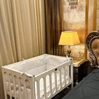 تخت کنار مادری تمام چوب