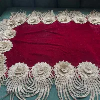 رومیزی مخمل با ۳ تا کوسن