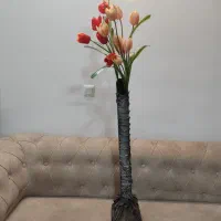 گل مصنوعی به همراه گلدان