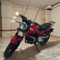 پالس 180 ug4 رنگ قرمز