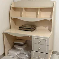 میز تحریر مارک دار و استفاده نشده