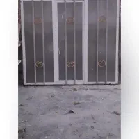 دوعدد پنجره و یک عدد در آهنی محکم و سنگین|مصالح و تجهیزات ساختمان|لالجین, |دیوار