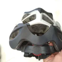 کلاه دوچرخه|دوچرخه، اسکیت، اسکوتر|تربتحیدریه, مسجد جامع|دیوار