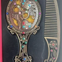 آینه و شانه ی برنجی|کلکسیون اشیاء عتیقه|تهران, فلسطین (میدان انقلاب)|دیوار