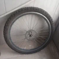 ۲عدد رینگ ولاستیک حرفه ای۲۶و۴عدد لاستیک۲۶ سالم