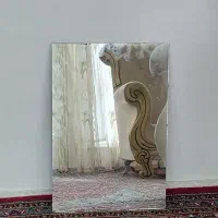 دوعدد آینه ی بزرگ و کوچک