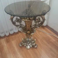 میز کنار سالنی