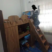 تخت ومیز وتحریک چوبی سالم کم جا با کمد لباس|تخت و سرویس خواب|رشت, جهاد|دیوار