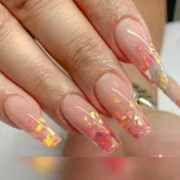 کاشت وژلیش ناخن با تخفیف ویژه عید