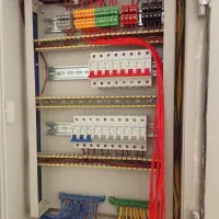 برقکار و طراح نور پردازی نما و ساختمان