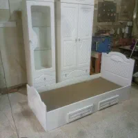 کمد و ویترین نوجوان بزرگسال