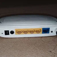 مودم وایرلس و یک عدد روتر