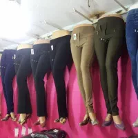 یک نفرخانم خیاط و وسط کار جهت پوشاک