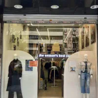 فروشنده مجرب (خانم)