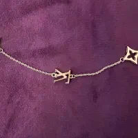 طلا بدون اجرت رو لباسی لویی ویتون