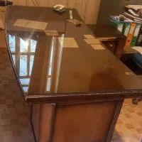 دو عدد میز اداری بزرگ با شیشه|دفتر کار|یزد, |دیوار