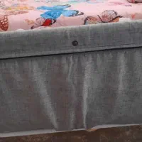 تخت کنار مادر