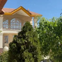 خانم جهت نظافت و امورات خانه
