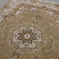 فرش کرم قهوه ای