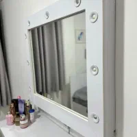 میز آرایش چراغدار