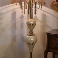 آباژور ایستاده